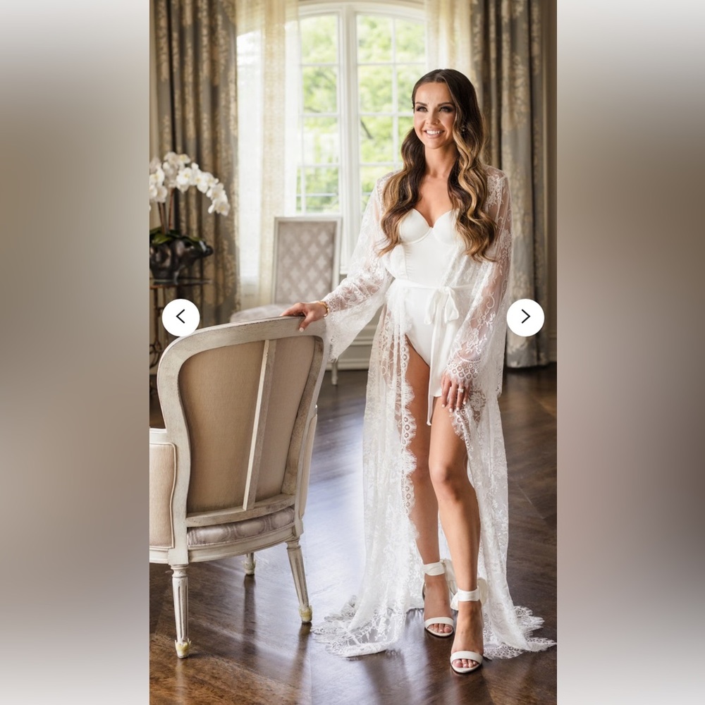 Creationari The Adelina Lace Bridal Robe with Scallop Lace Trim size S